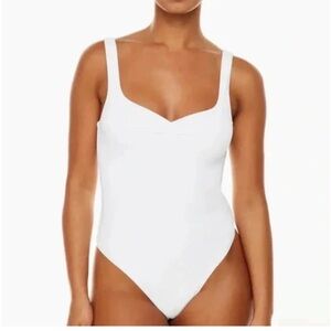 Aritzia Bodysuit White Babaton XL NWT

CONTOUR SWEETHEART BODYSUIT